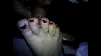 Preview 2 of Kain Gendong - s. cumonfeet redtoenails
