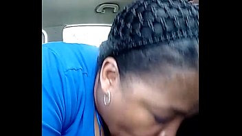 Preview 4 of Parejas Masturbandose - She tried to get me off in the car before work