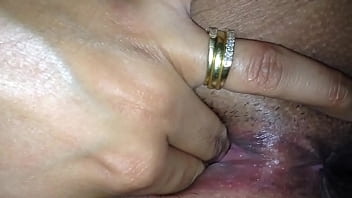 Preview 2 of Anal Porn Bondage - Dois dedos na buceta molhada da casada