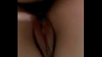 Preview 2 of On Porn Hub - Novinha gemendo e chorando com pica grossa no cu,  fingindo que t&aacute_ assistindo netflix no quarto com colega. Enquanto os pais est&atilde_o na sala,  o amigo goza no cuzinho da amiga