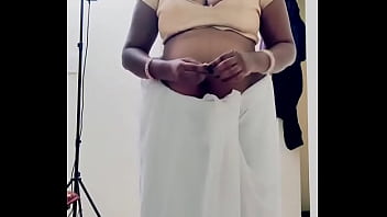 Preview 3 of Xxx Hindi Desi Bhabi Video Com - swathi naidu new saree