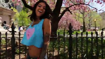 Preview 1 of Doog Sxxe - Bonnie Rotten&nbsp_walking topless in NYC