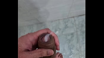 Preview 2 of Carolyn Catfight - PUNHET&Atilde_O NO BANHO ATE GOZAR