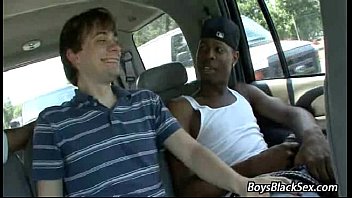 Preview 2 of Mae Na Pica Do Filho - Blacks On Boys - Interracial Gay Hardcore Bareback Fucking 12