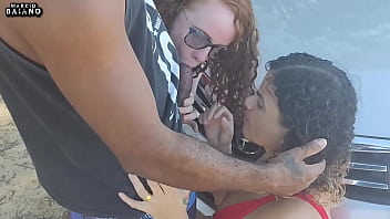 Preview 2 of Mansis Xxx - ASSALTO DUAS GAROTAS TIVERAM UMA SUPRESA INESPERADA DE UM CARA COM O PAU ENORME EM UM ROUBO