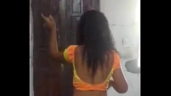 Preview 4 of Fat Ass3 - brasilera moviendo el culo