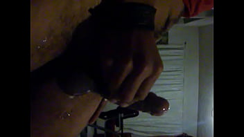 Preview 3 of Casada Gozando Sozinha - sacandome leche en la noche