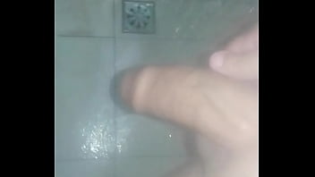 Preview 2 of Super Tena - No chuveiro