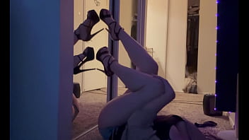 Preview 2 of Gduvybufubug Yd - Italian Big Tits Milf Artemisia Love Hot Solo Wearing High Heels