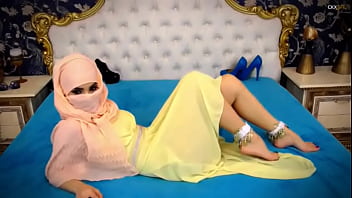 Preview 4 of Hariet And Yumi - Webcam Arab hijab tease sexy feet