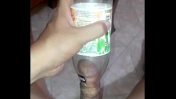 Preview 2 of Elsa Jean Povd - v. una botella de Jumex