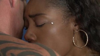 Preview 4 of Xoxoxo Massage Ied - Chanell Heart con su padrastro