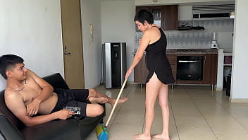 Preview 1 of Nadia Lie - Mi culona latina hermanastra hace aseo en la casa,  la convenzo de hacer cosas mas divertidas con mi rica y enorme polla,  termino metiendole toda mi rica leche en su estrecho culo.