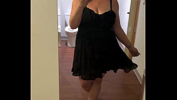 Preview 2 of Kocokin Di Mobil - My youngest cousin is getting married in oct. We had a little party so I wore one of my fav dresses and did some light ma ...
