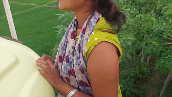Preview 1 of Hd Remaja Bokep - Chhat Pe Devar Bhabhi Ki Chhupi Mulaqat &ndash_ Saans Ruki,  Raat Chali!&quot_