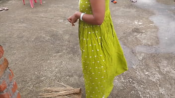 Preview 4 of Hd Remaja Bokep - Chhat Pe Devar Bhabhi Ki Chhupi Mulaqat &ndash_ Saans Ruki,  Raat Chali!&quot_