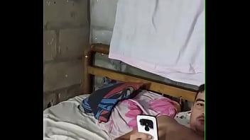 Preview 1 of Electric Cbt - Descubr&iacute_ que mi hermanastro se estaba masturbando viendo porno y lo ayud&oacute_ d&aacute_ndole una rica y deliciosa mamada