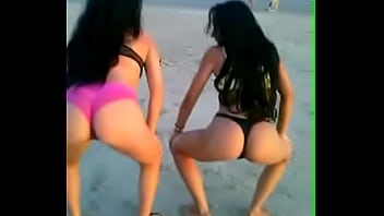 Preview 3 of 8 Yards Xxx Hd Ind Video - Novinhas Gostosas Dan&ccedil_ando Funk de Biqu&iacute_ni na Praia