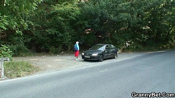 Preview 1 of Jabadasti Sex Vidio - He picks up hitchhiking old granny