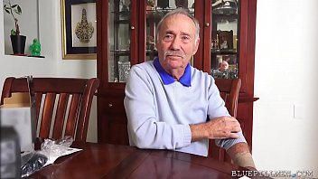 Preview 1 of Bagnia Sex - Latina Teen Fucks Old Man Frankie