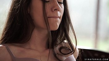 Preview 3 of Porn Hu E - Arwen Gold - Beauty in all the Places