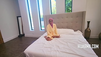 Preview 1 of Pregnant Womrn Fuck By - Wild Arab Hijab Harlot Seduces American Cub | HijabMa