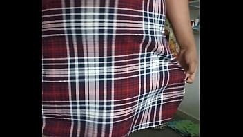 Preview 1 of Johnny Montana7 - Gordita bbw se sube el vestido para mostrar la tanga