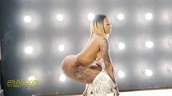 Preview 3 of Ten Girl 1 Men - She got ass