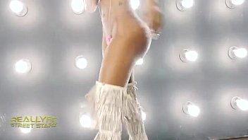 Preview 4 of Ten Girl 1 Men - She got ass