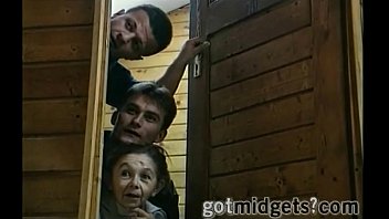 Preview 1 of Lvxx Com Loan Lung - Threesome In A Sauna with 2 Midgets Ladies