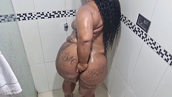 Preview 1 of India Zzz Videos F - Banho com safadeza - novinho me comeu gostoso no banheiro.