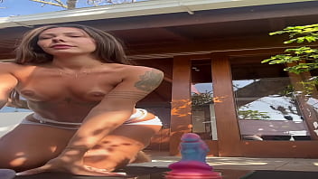 Preview 3 of 69 Hd Videoscom - Casada gostosona brincando na sacada