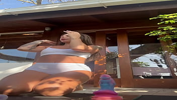 Preview 1 of 69 Hd Videoscom - Casada gostosona brincando na sacada