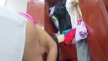 Preview 1 of Www Xxx Hd4 - Sirvienta traviesa cambia de vestimenta