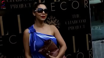 Preview 4 of My Fish Porn - gauri khans boobs exposed in public