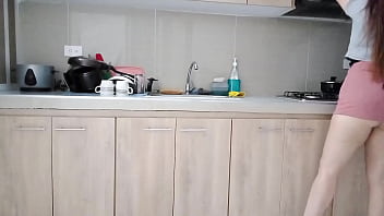 Preview 2 of Blyu Film - Grabada madrastra por camara amateur en la cocina