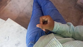 Preview 3 of Di Paksa Saat Pijat - Masterrburate in jeans on the in roof