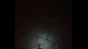 Preview 3 of Milfyoung - Viniendose en el ba&ntilde_o