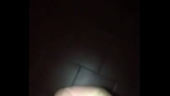 Preview 1 of Milfyoung - Viniendose en el ba&ntilde_o