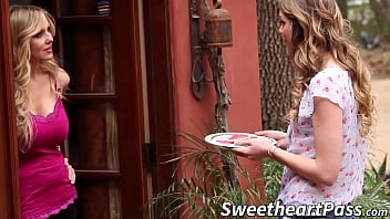 Preview 1 of Panjabi Sax Video Hd - Yummy MILF Julia Ann seduces alluring babe Jessie Andrews