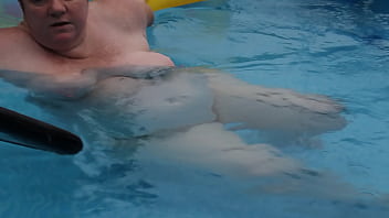 Preview 4 of Setup Moments Mom - 20150724 swimming pool 01.MOV