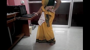 Preview 1 of Smooth Pov - Desi tamil Married aunty exposing navel in saree with audio