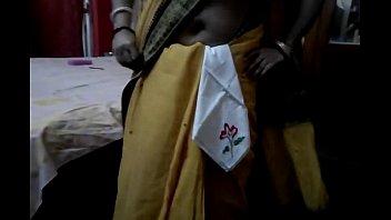 Preview 4 of Smooth Pov - Desi tamil Married aunty exposing navel in saree with audio