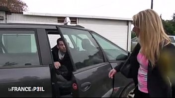 Preview 1 of 1st Time Sexs Vedio - une bonne sodo dans la voiture pour cette jolie blonde