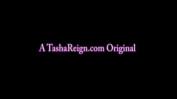 Preview 1 of Tink4k Cheerleader - Tasha Reign follando vestida cin el uniforme de animadora sexy - Muyzorrascom