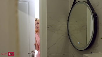 Preview 1 of Reach Around Lesbian Fingering - Kami Yammy - Horny blonde drilled after shower