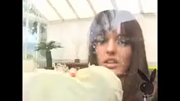 Preview 2 of Xnxx Zoo - Paula Aguiar lavando a janela