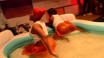 Preview 1 of Young Boy Fuck Awomen - Kibao msambwanda maisha basement HD