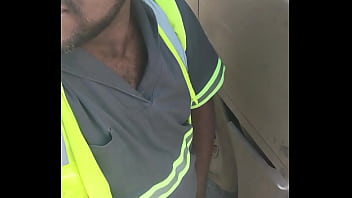 Preview 1 of Only Video Sex Hd Mp4 - Antes de pegar viagem na estrada resolvi bater uma no caminh&atilde_o