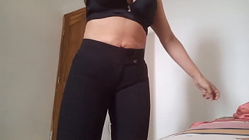 Preview 4 of Sunny Leon Hot Hd With Driver - Madrastra latina alistandose para ir a su trabajo sin embargo se ve desnuda y le da ganas de masturbarse para irse caliente a follar a su jefe.